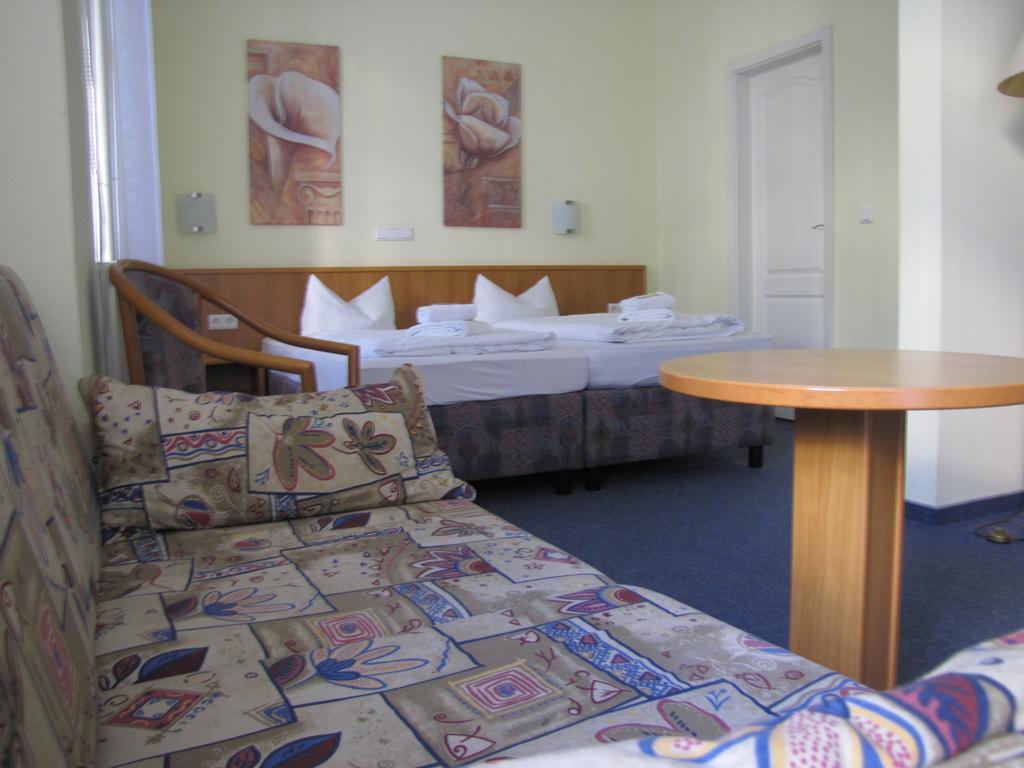 Central Hotel Gera Bagian luar foto
